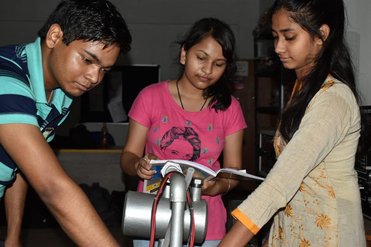 Chaibasa Engineering College, Techno India Group laboratories photo 3